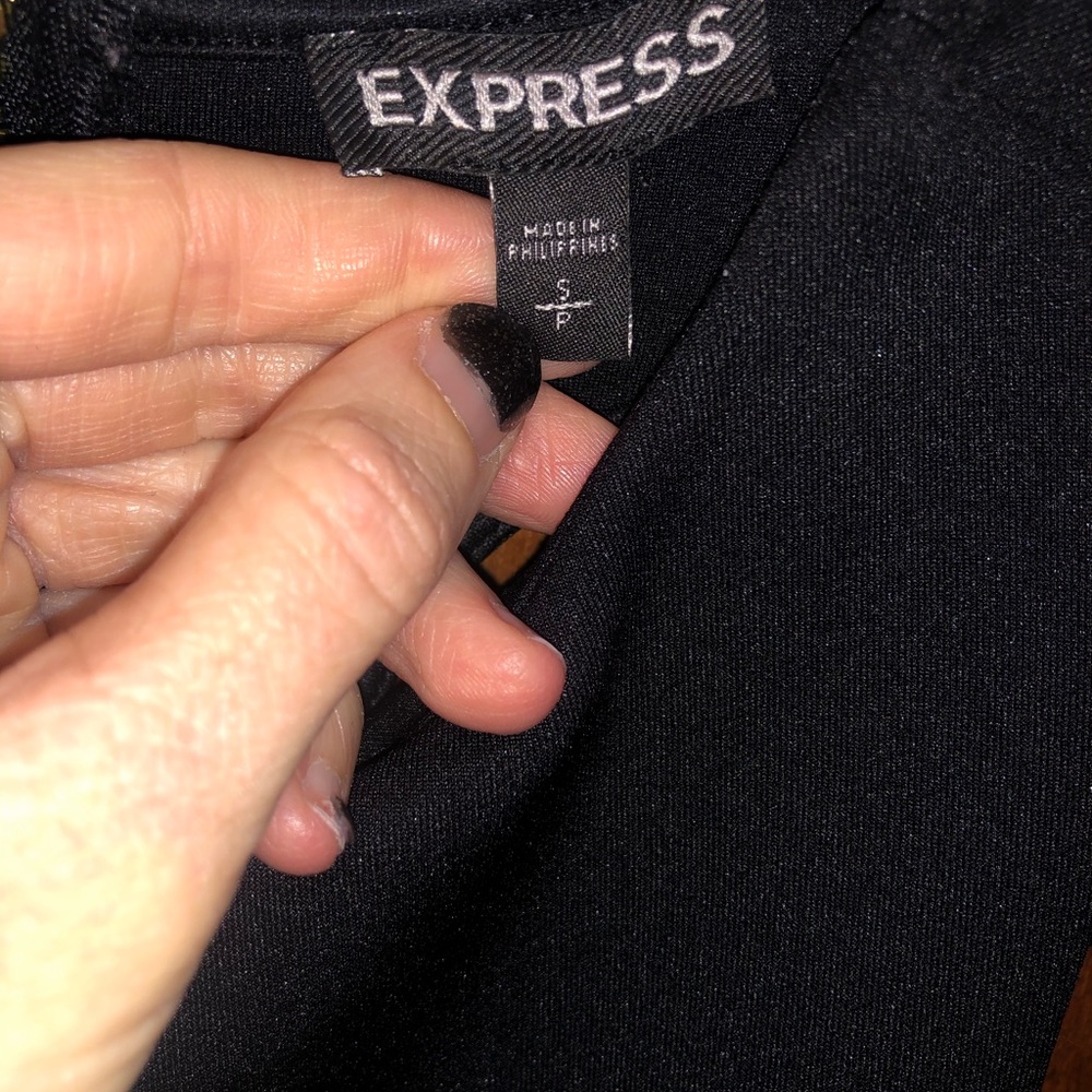 Express Cropped Tank - Picture 2 of 3